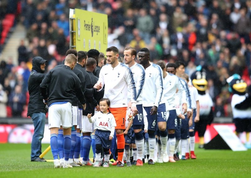 Sramota u Engleskoj: Bogati klubovi skupo naplaćuju djeci izlazak na teren s igračima