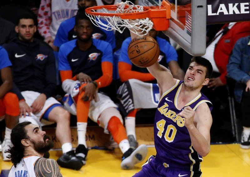 Hrvatski centar kao žrtva sulude trgovine u NBA ligi; odlazi iz Lakersa, ali ostaje u Los Angelesu