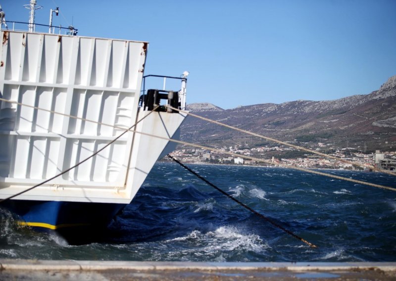 HAK: U prekidu katamaranska linija Pula - Zadar