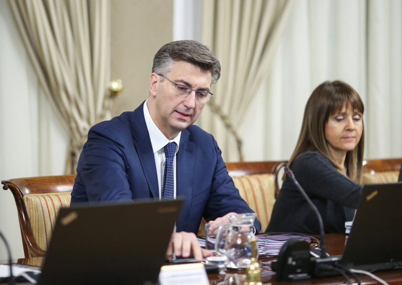 Plenković potvrdio da se provjerava kako je i zašto propala kupnja izraelskih aviona