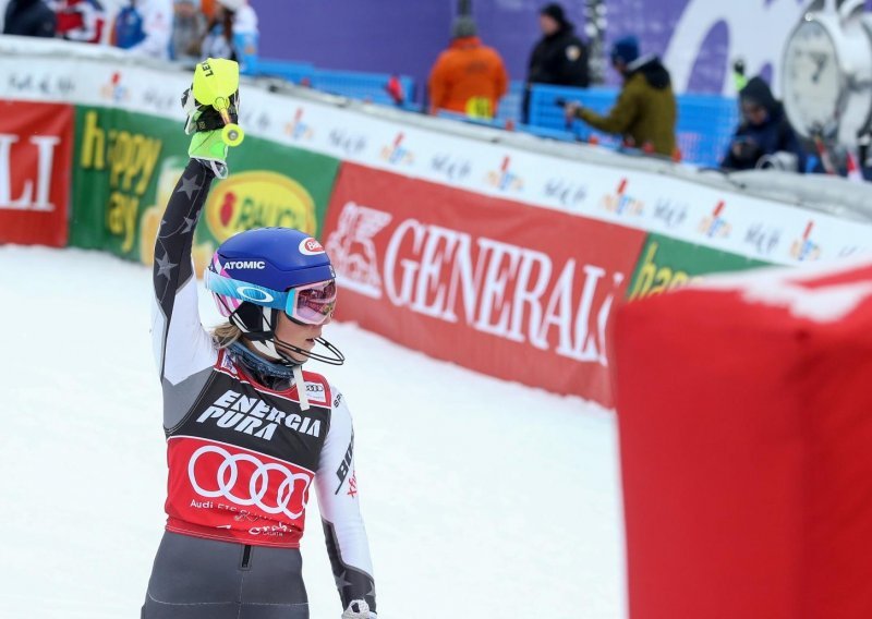 Shiffrin dominira ženskim skijanjem; slavila u superveleslalomu za 54. pobjedu u karijeri