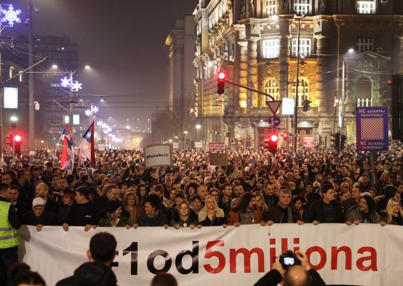Peti vikend za redom se prosvjeduje protiv Vučića: 'Ti brojiš, mi odbrojavamo'
