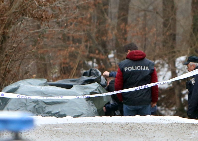 Kod Karlovca izgorio čovjek u automobilu