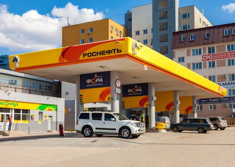 VTB odobrila kredit za potrebe financiranja privatizacije Rosnefta