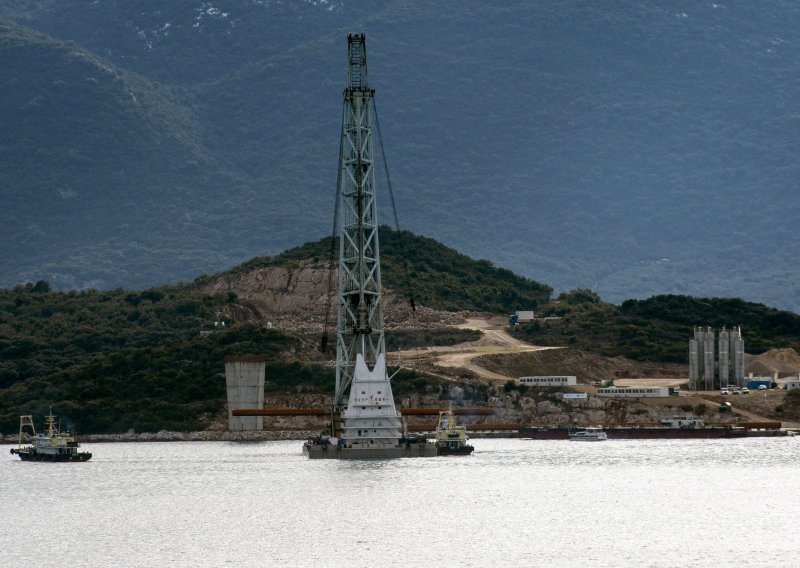 Počelo je: Kinezi zabijaju stupove koji će nositi Pelješki most