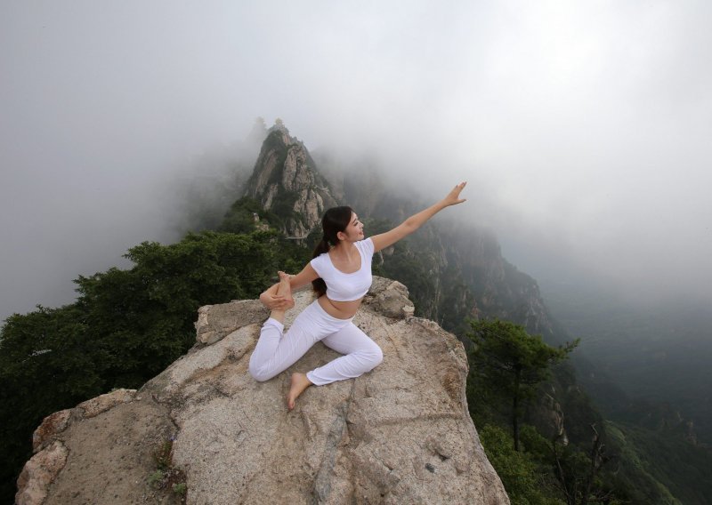 One stvarno vole jogu: Popele se na planinu i vježbaju