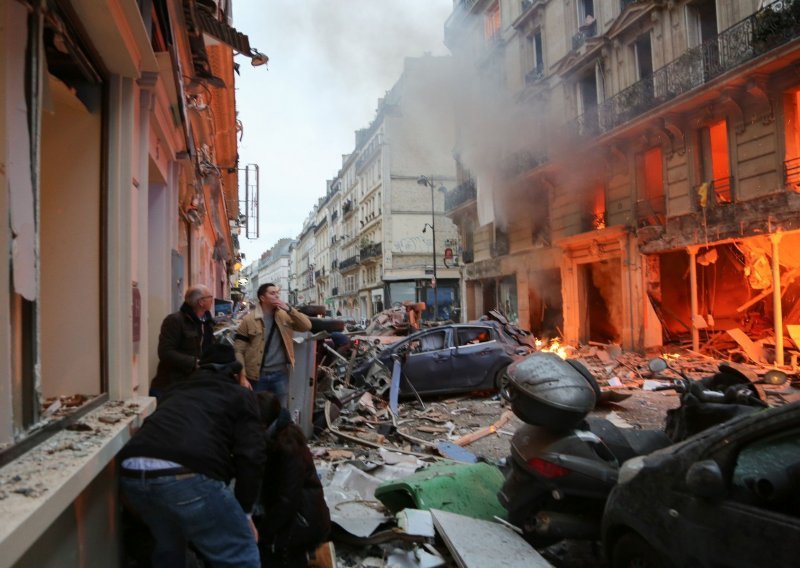 Snažna eksplozija zatresla centar Pariza, poginulo troje ljudi