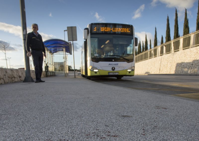 Razbojnici pretukli i opljačkali vozača autobusa