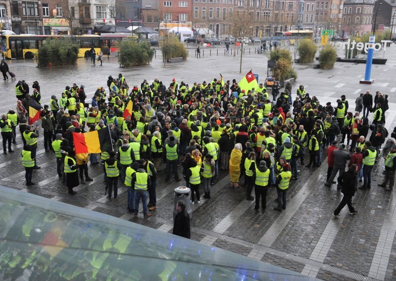 Poginuo pripadnik 'žutih prsluka' u Belgiji, pregazio ga kamion