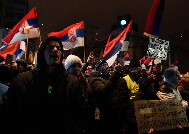 Beograđani šesti put prosvjedovali protiv Vučićeve vlasti i nasilja