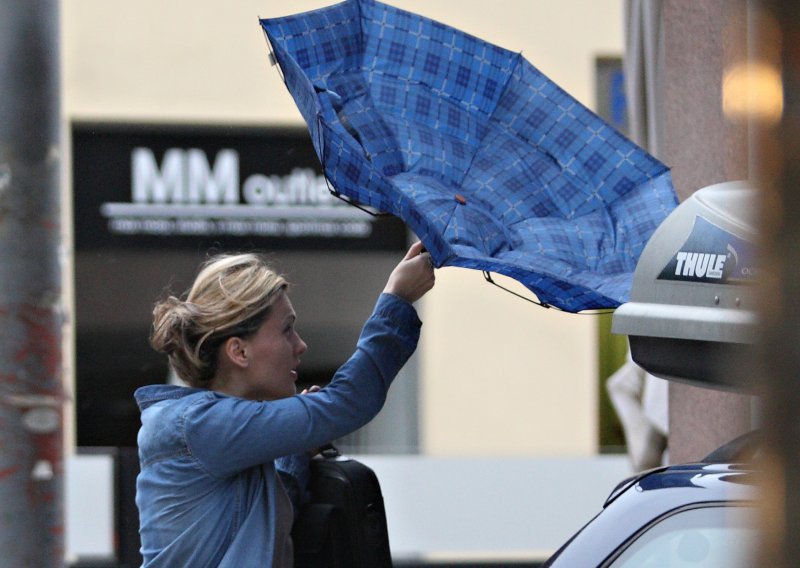 Za obalu, Liku i Slavoniju izdan meteoalarm, evo kakvo nas vrijeme čeka do kraja tjedna i kada će opet pasti snijeg