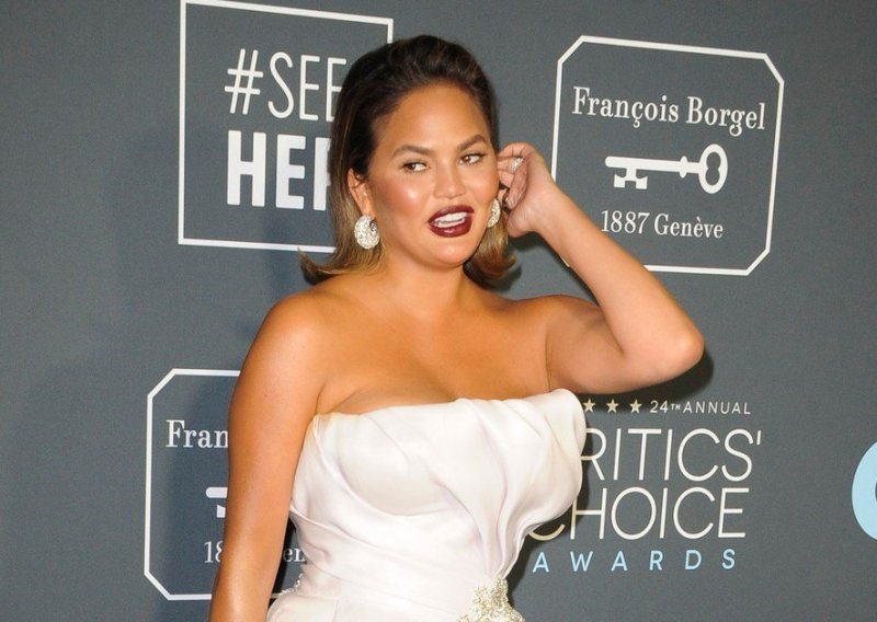 Chrissy Teigen sasvim iskreno: 'Nisam izgubila nakupljene kilograme jer previše volim hranu'