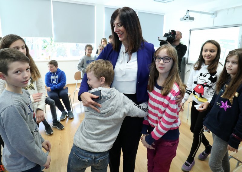 Ministrica Divjak posjetila osnovnu školu Jabukovac