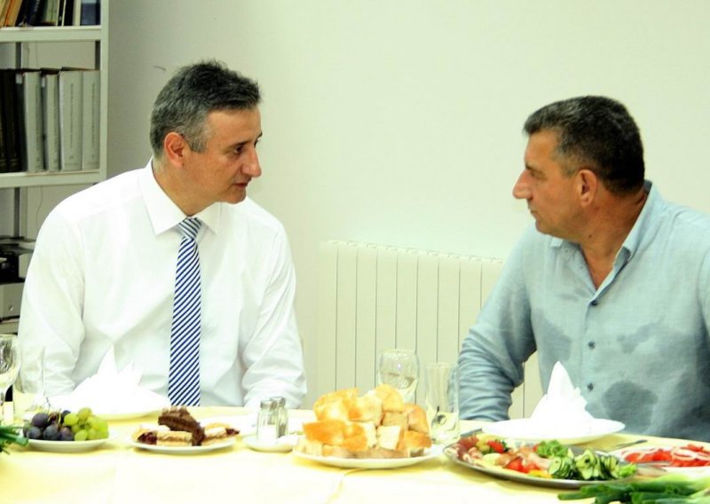 Karamarko napokon dobio Gotovinu za stol