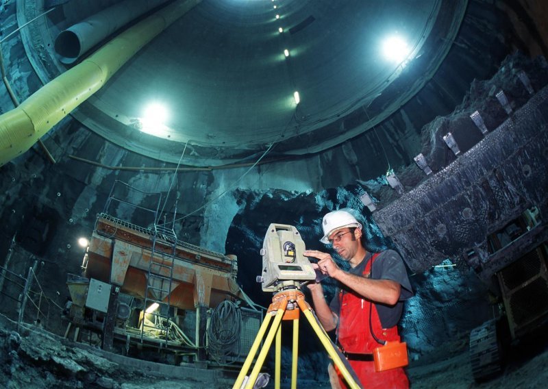 Hrvatska danas postaje pridružena članica CERN-a, podsjetite se što to podrazumijeva