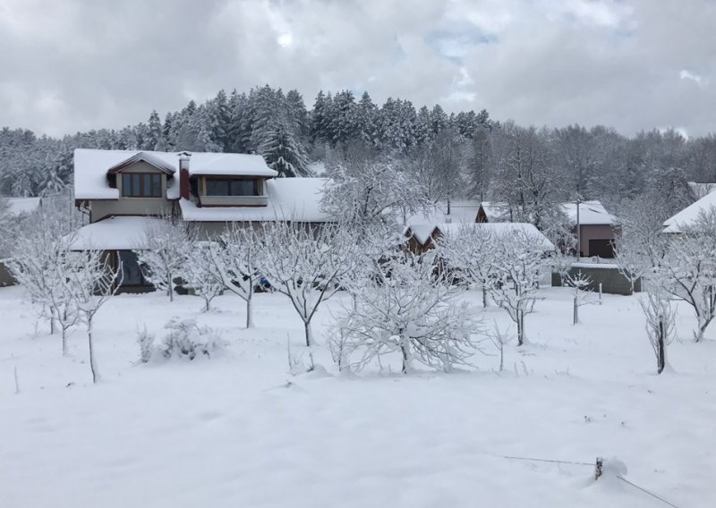 U neku od ovih sedam famoznih ličkih vila i koliba ne bi bilo loše pobjeći