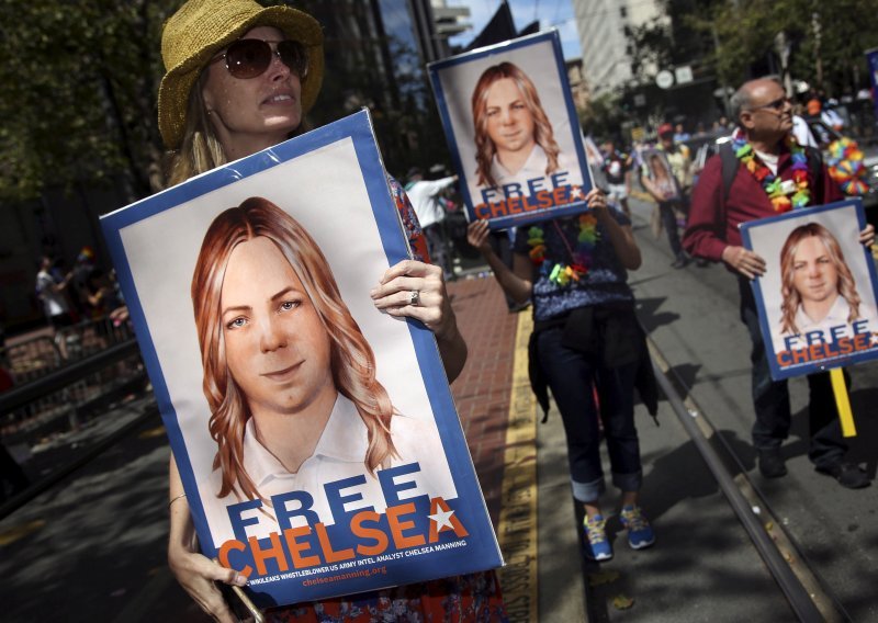 Obama pomilovao Manning koja je dala dokumente WikiLeaksu