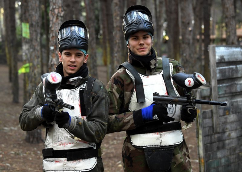 Lude fotografije iz Turske; pogledajte kako se nogometaši Dinama zabavljaju na paintballu