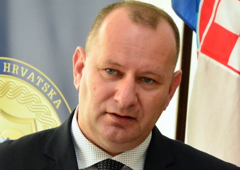 Pomoćnik ministra branitelja koji je pod istragom ekspresno smijenjen