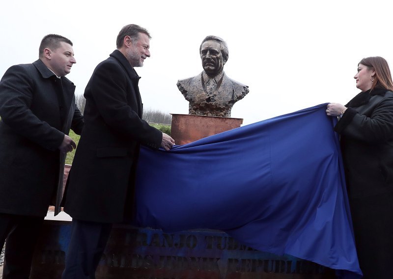 Otkriven još jedan spomenik Franji Tuđmanu, pogledajte kako izgleda