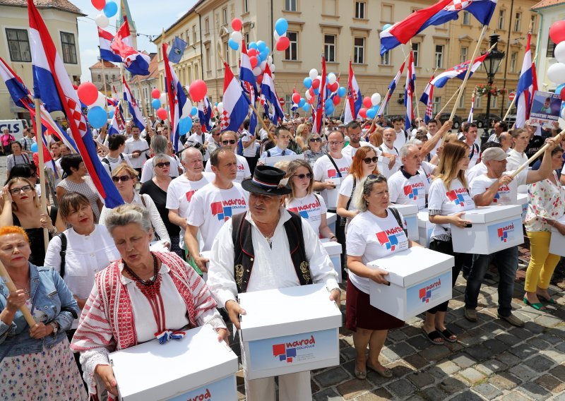 Volonteri Narod odlučuje zastupnicima: Raspišite referendum!