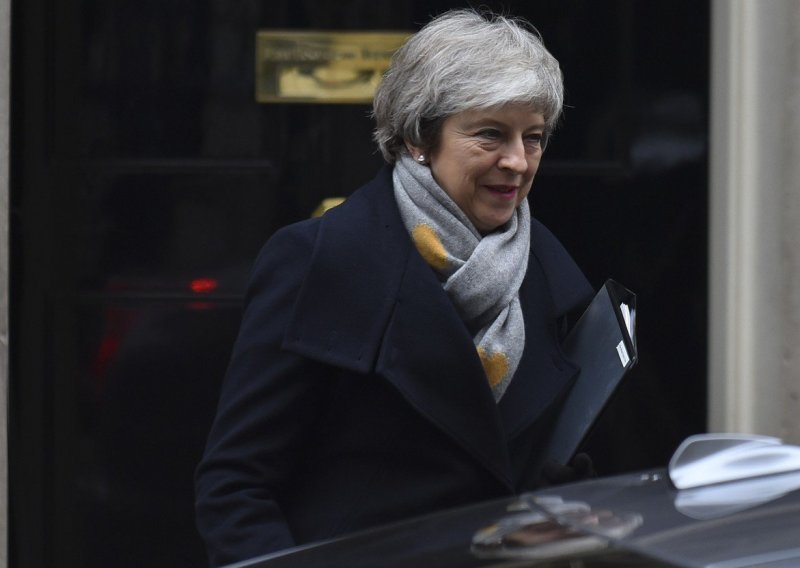 Theresa May razmatra novo, spasonosno rješenje za Brexit s kojim se slaže i EU. Otkrivamo o čemu je riječ