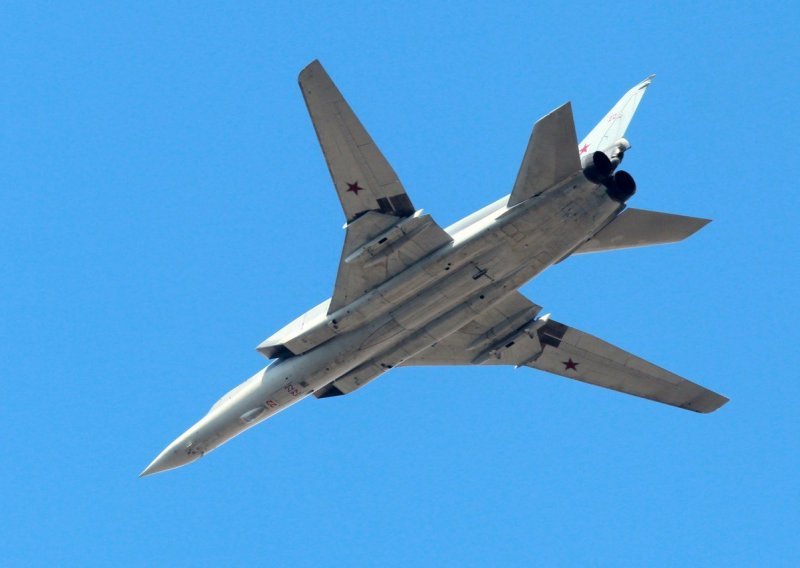 Ruski strateški bombarder oštećen u snježnoj mećavi srušio se prilikom slijetanja