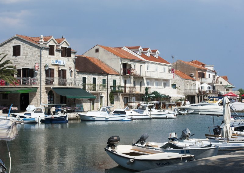 Liječnica iz Makedonije stigla na Hvar: 'Hvala joj, uskoro ni kolegama s Istoka nećemo biti dovoljno atraktivni'