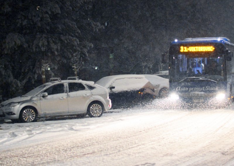 HAK upozorava: Zbog snijega je zatvoren niz cesta, ne krećite na put ako ne morate