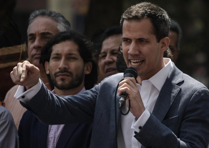 Guaido kaže da će se vratiti u zemlju nakon posjete Ekvadoru