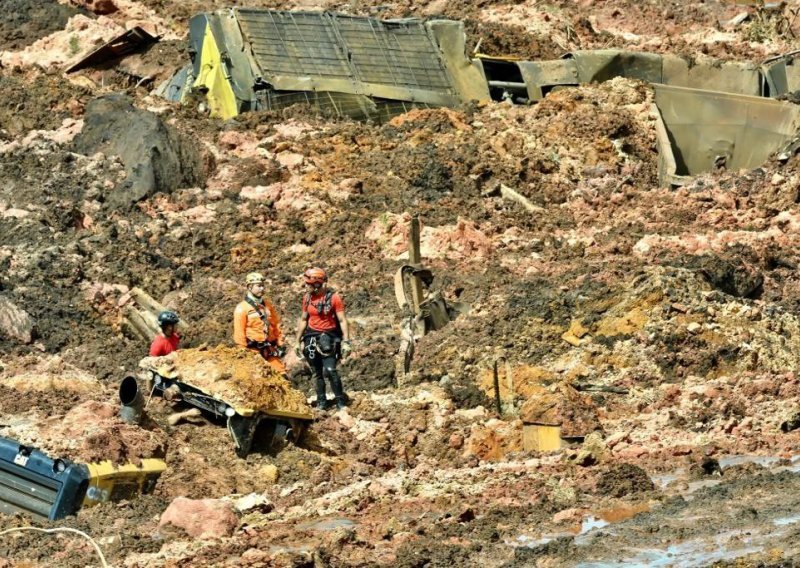 Broj poginulih nakon puknuća brane u Brazilu popeo se na 99 osoba