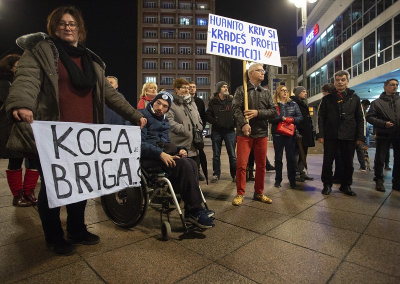 U središtu Rijeke pušila se 'trava' u znak podrške Huanitu Luksetiću