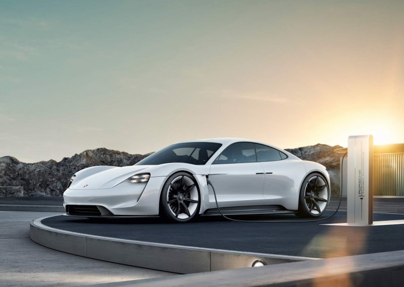 96 kilometara za 4 minute - Porsche Taycan će biti najbrži električni automobil