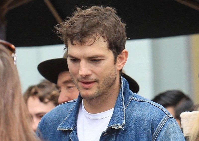 Ashton Kutcher na Twitteru objavio svoj broj mobitela, o čemu je riječ?