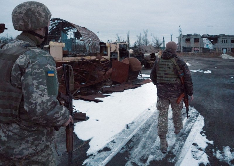 Proruski separatisti tvrde da su dva civila ubijena, vojne vježbe ne završavaju
