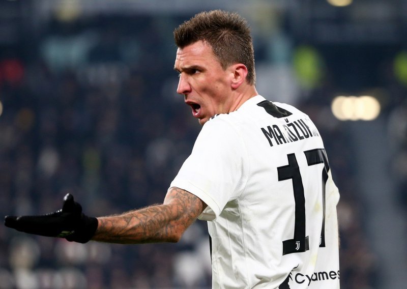 Povratnik Mario Mandžukić istrčao kao kapetan, a navijači ne mogu vjerovati što je sve ispustio Juventus