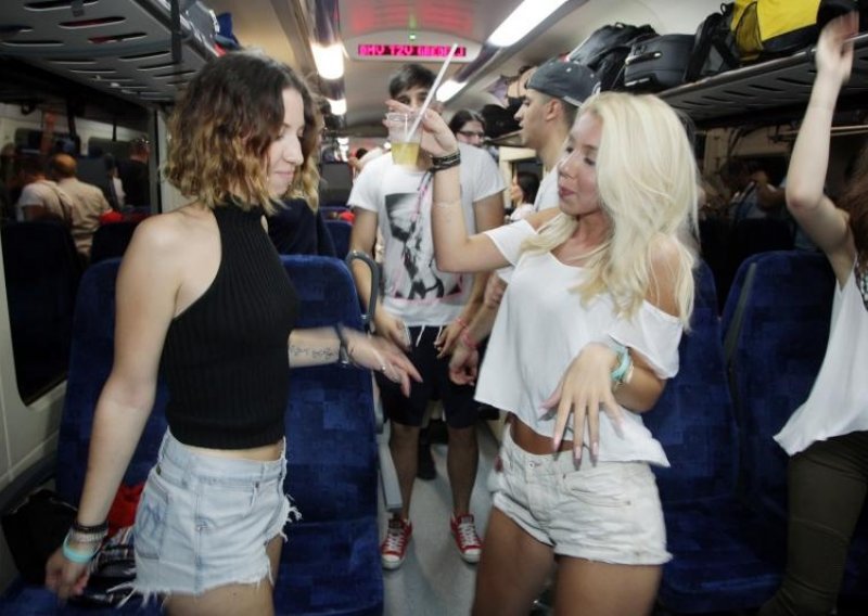 Luda atmosfera na vlaku Ultra Party za Split