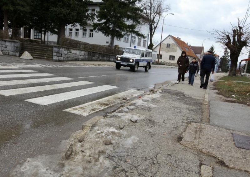 Ćirilica neće proći u Gračacu?!