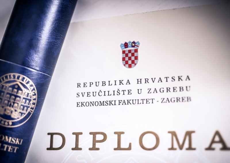 Lažni profesor s Brača, osim krivotvorene diplome, izmislio da ima dijete