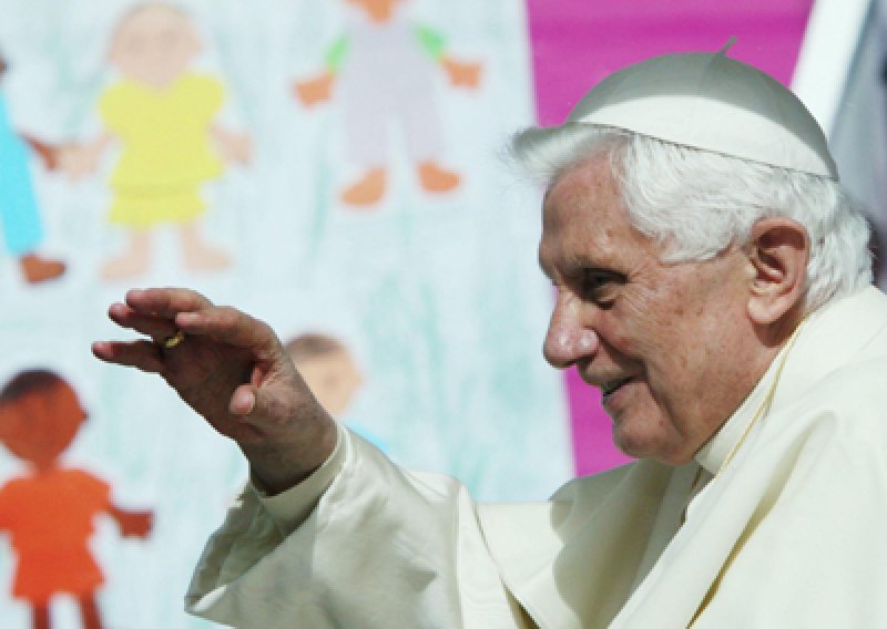 Vatikan odbacio irske optužbe za prikrivanje zlostavljanja