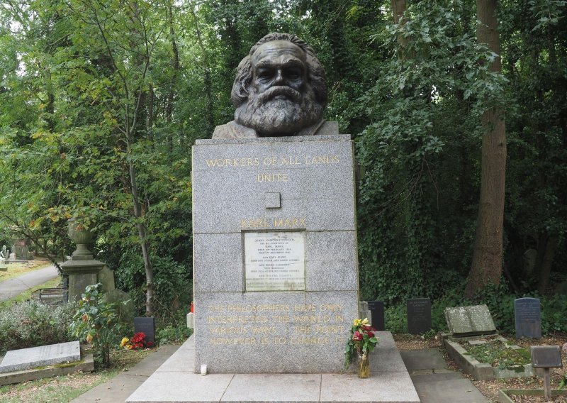 Vandali oštetili grob Karla Marxa u Londonu