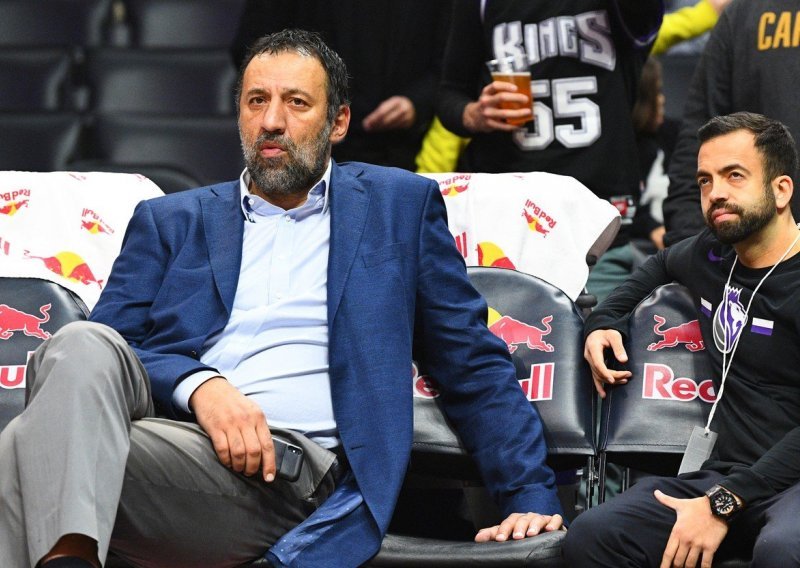 Promjene u Sacramentu; Vlade Divac najurio trenera pa ekspresno pronašao novog