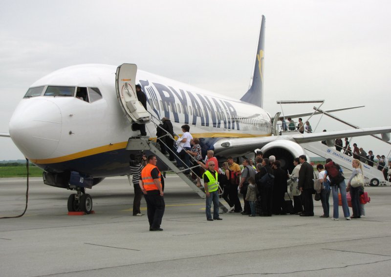 Ryanairov avion zbog lažne prijetnje prisilno sletio u Varšavi