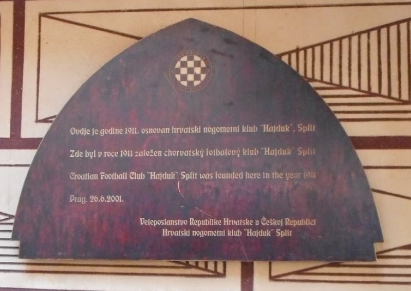 Hajduk 'žrtva' Dinamovog gostovanja; iz legendarne pivnice su baš na 108. rođendan morali ukloniti spomen ploču 'bilima'