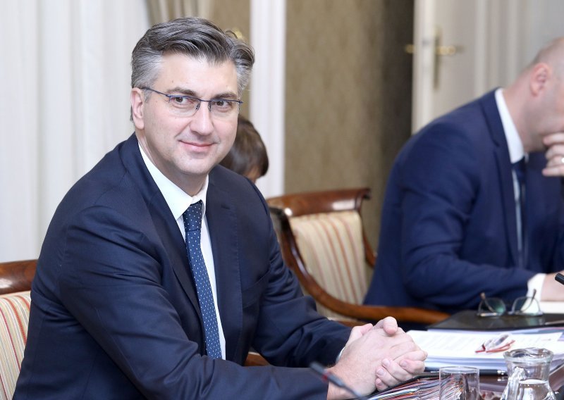 Plenković na sjednici Vlade o Tajanijevom svojatanju Istre i napadu na vaterpoliste u Splitu