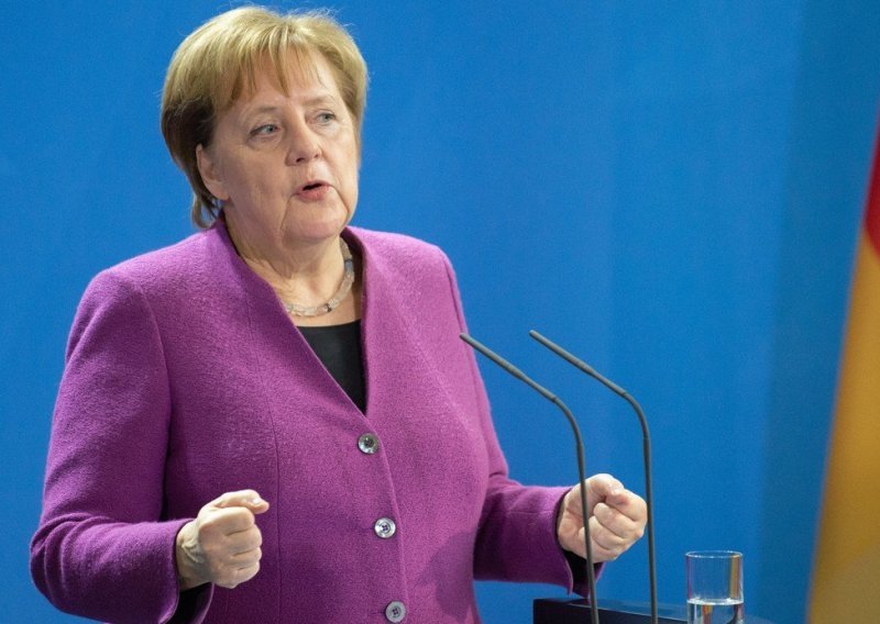 Merkel podržala Tuskovu ponudu kratke odgode Brexita