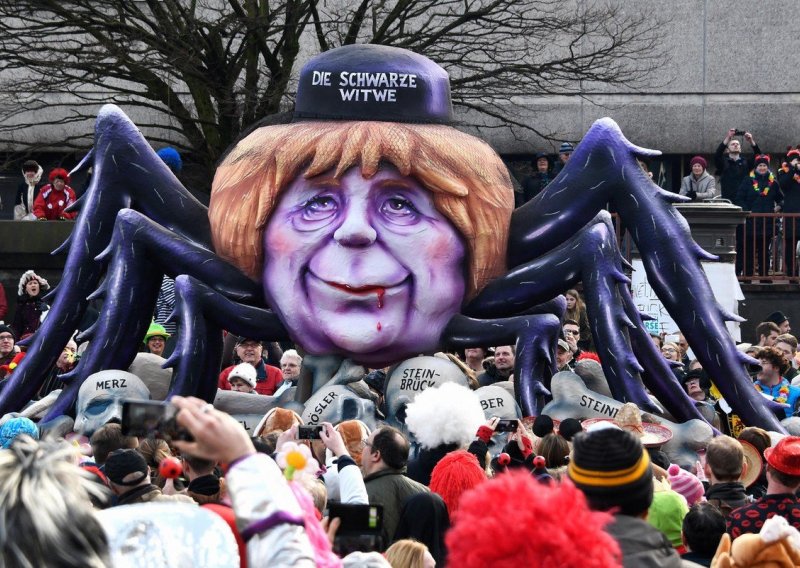 Merkel će biti isjeckana na karnevalskoj paradi u Koelnu