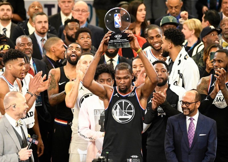 Pobjeda LeBronove momčadi s MVP-jem Durantom; postavljen novi nevjerojatan rekord u tricama