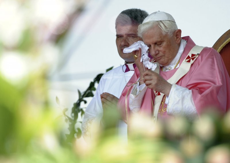 Papa pao, pa završio u bolnici