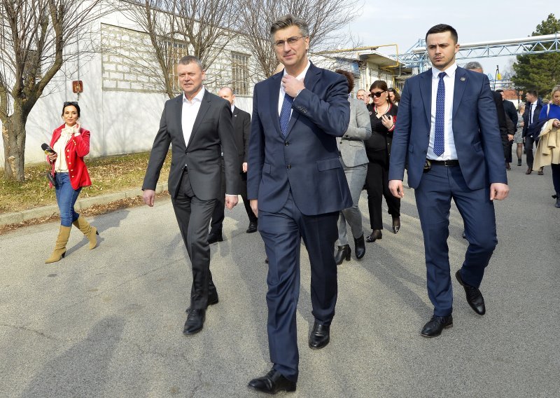 Plenković komentirao aferu SMS, a dotaknuo se i predsjedničine promjene stava oko pozdrava 'za dom spremni'
